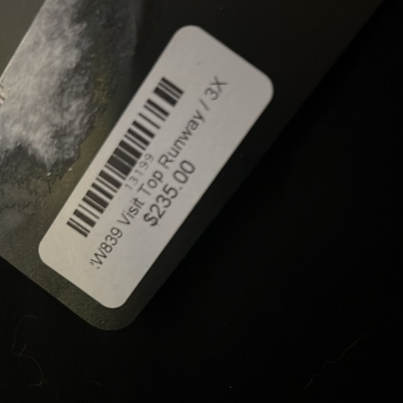 Mesh sleeve graphic tea with sequins and beads - Picture 4 of 6